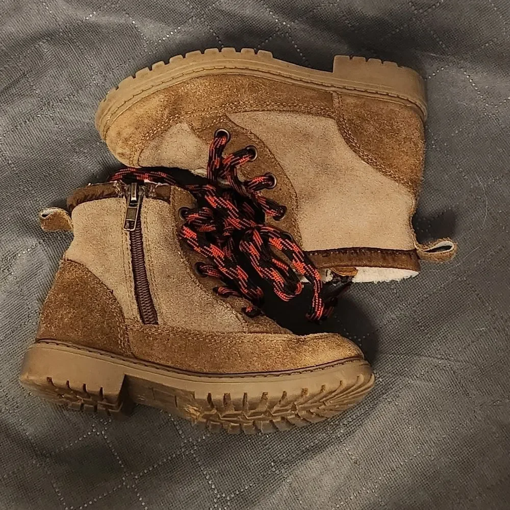 (3 ITEMS FOR $25)Kids Dayfive Lil Ridge Brown Boots with Red Laces. Size 11M